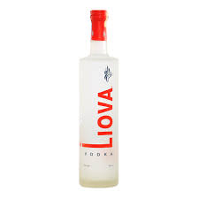 Botella de LIOVA 750ML de Vodka - Licorería al norte de Quito con entregas a domicilio las 24 horas La Huequita Quiteña